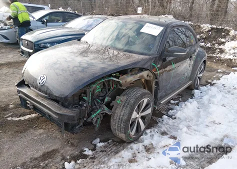 2015 Volkswagen Beetle 2.0T R-Line z USA, uszkodzony, nr VIN 3VW4T7AT1FM604203